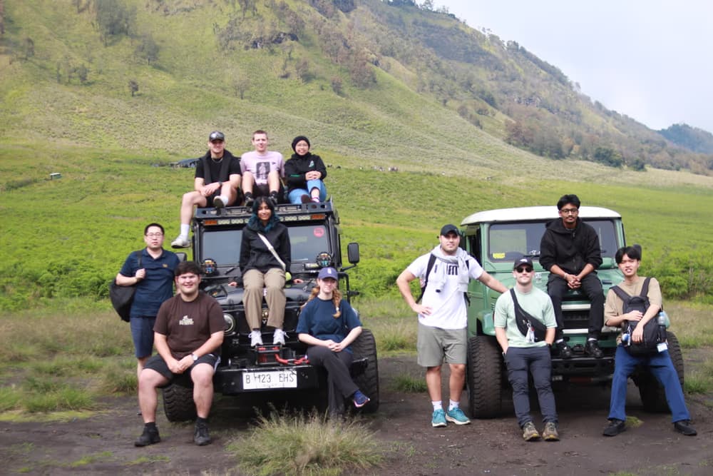 Layanan perjalanan dan wisata edukatif Brawijaya Tour & Travel di Malang