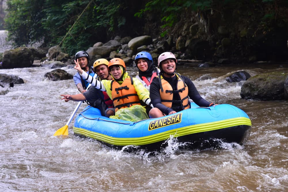 Layanan perjalanan dan wisata edukatif Brawijaya Tour & Travel di Malang